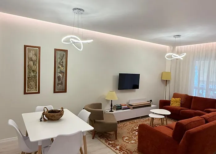 Modern Near Center Apartment *